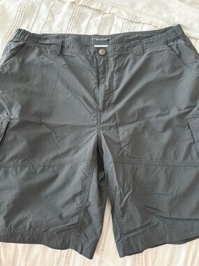 Columbia Men's Charcoal Gray Hybrid Cargo Shorts